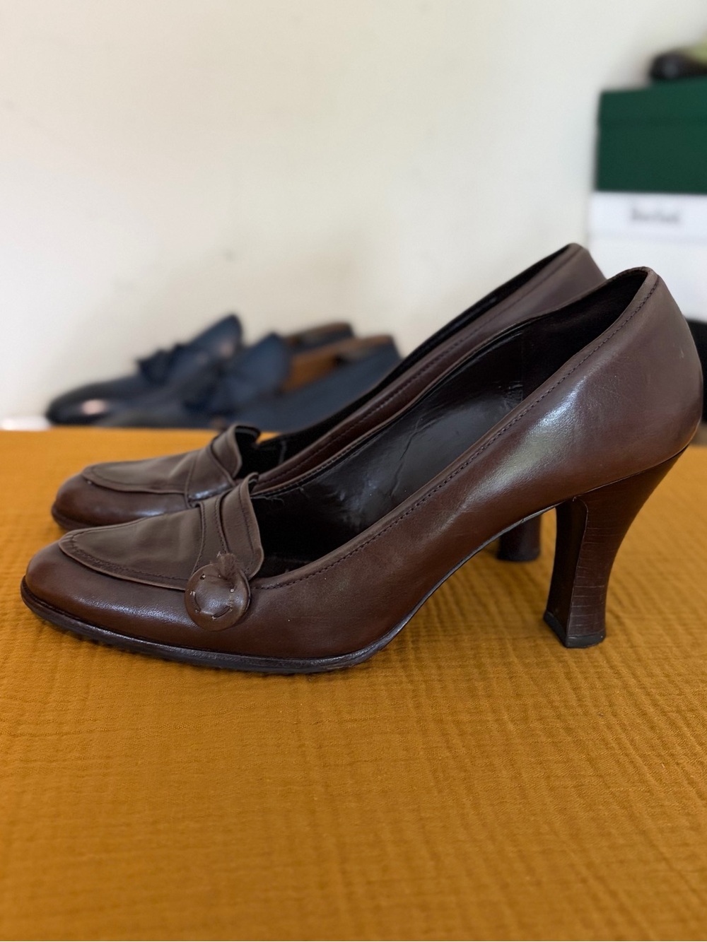 *pre-loved* Antonio Melani Brown Leather Heeled Loafers Size 8.5
